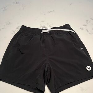 Vuori men’s size small black Kore 5” short (like new)